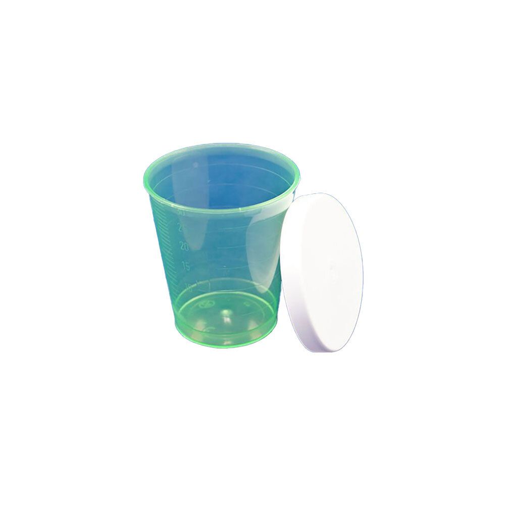 Grüner, durchsichtiger Plastikbecher mit Skala und weißem Deckel. Der Becher ist zylindrisch und hat eine Skala.