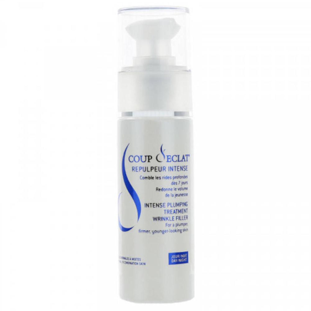 Weißer Flakon mit Pumpe. Aufschrift: Coup d'Eclat, Repulpeur Intense, Intense Plumping Treatment, Wrinkle Filler.