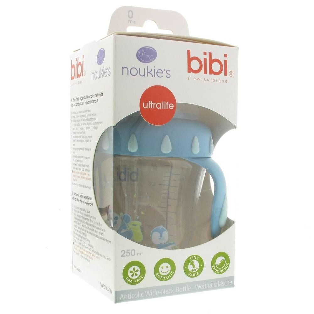 Biberon dans son emballage. Capuchon et poignée bleus. Inscriptions : Bibi, Noukie's, ultralife, 250 ml, sans BPA, anti-colique.