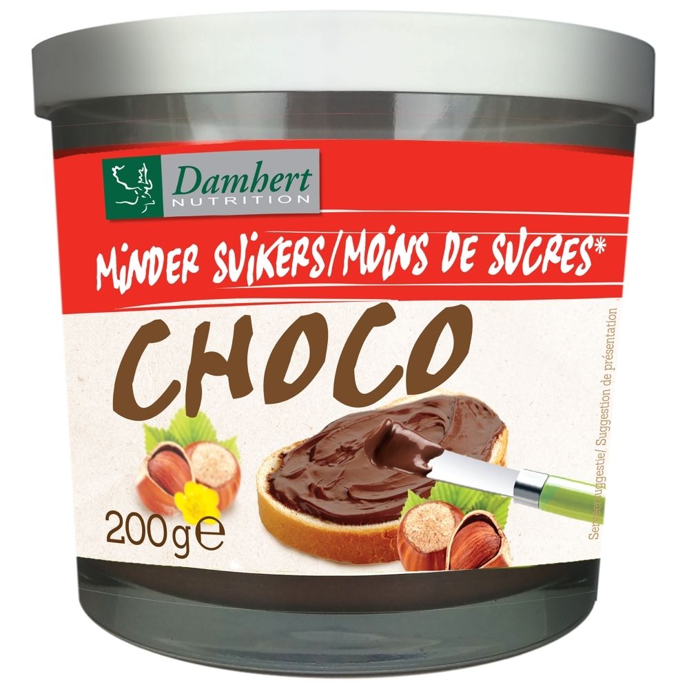 Schokoladencreme im 200g Becher mit Haselnüssen und Brot.