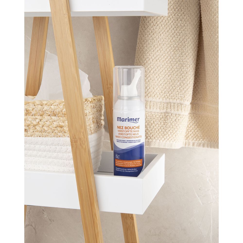 Flacon de spray nasal avec capuchon. Marque: marimer. Texte: Nez bouché, Nez bouché.