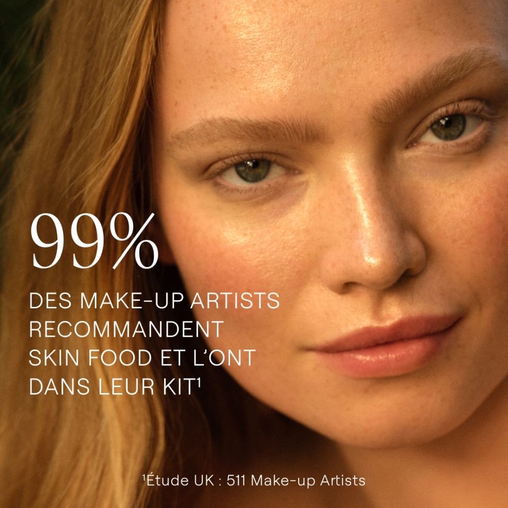 Nahaufnahme eines Gesichts mit makelloser Haut und dezentem Make-up. Text: 99% der Make-up-Künstler empfehlen Skin Food.