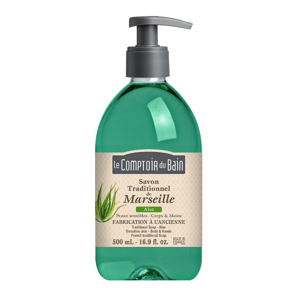 Flacon de savon liquide vert avec pompe. Inscription: Le Comptoir du Bain, Savon de Marseille, Aloe. 500 ml.