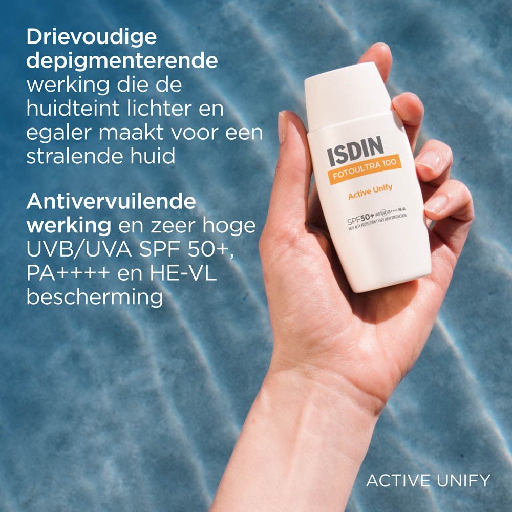 Hand hält eine weiße Flasche. Text: Dreifache depigmentierende Wirkung, Anti-Verschmutzung, UVB/UVA SPF 50+.