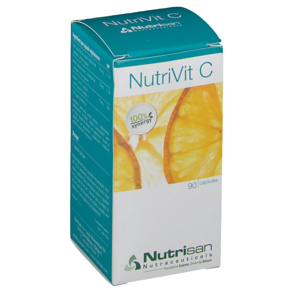 Kartonverpackung mit NutriVit C. Aufschrift NutriVit C, 90 Kapseln. Logo Nutrisan. Hintergrund: Orangenscheiben.