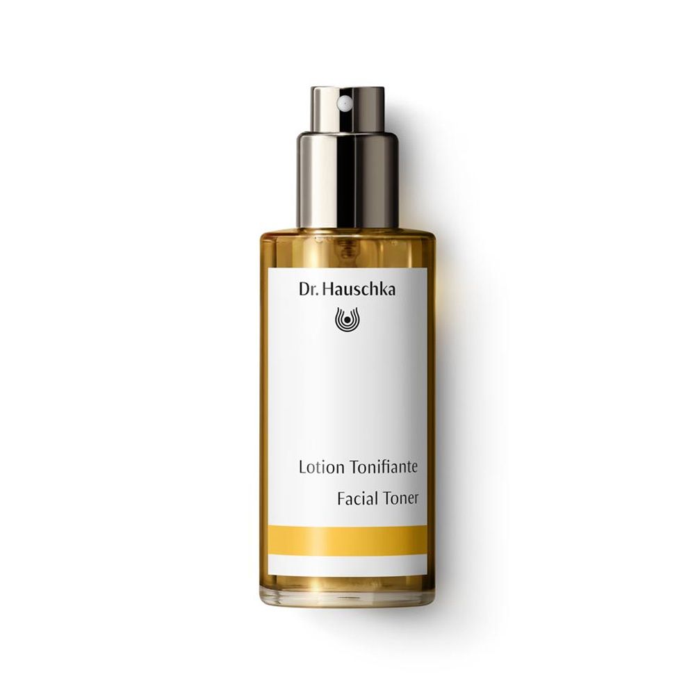 Braune Flüssigkeit in einer Glasflasche mit Sprühkopf. Etikett mit Logo und Schriftzug 'Lotion Tonifiante Facial Toner'.