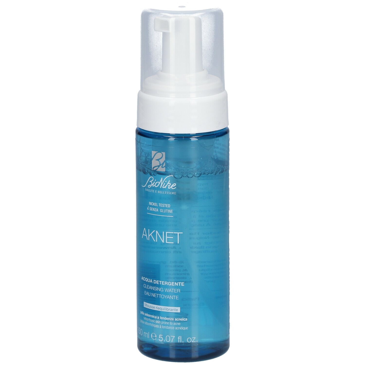 Flacon bleu transparent avec pompe blanche. Inscription: AKNET, Bionike. Aqua detergente, 150 ml.