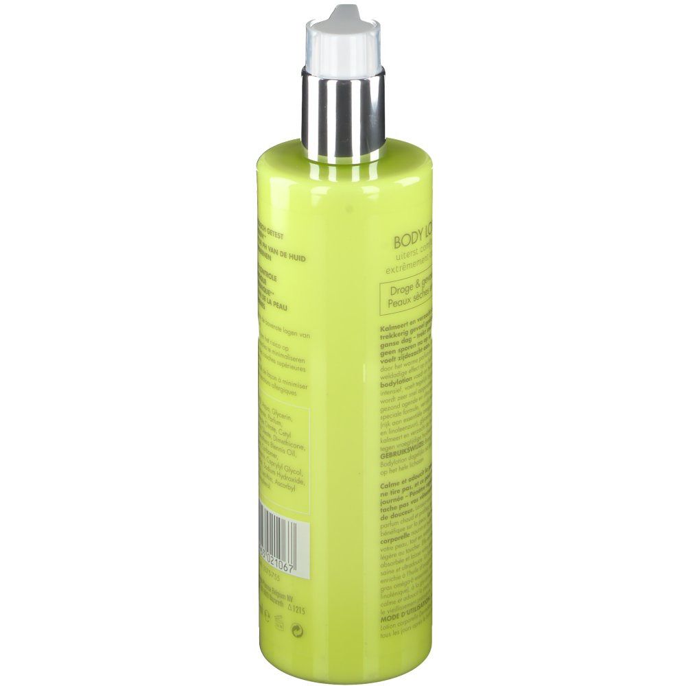 Grüne Flasche mit silbernem Pumpkopf. Text in mehreren Sprachen. Inhaltsstoffe und Informationen.