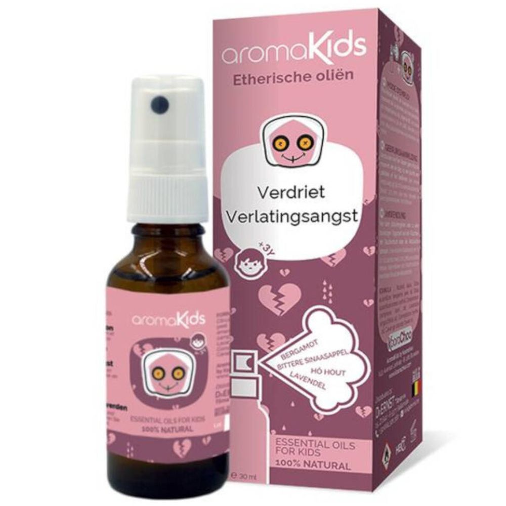 Flacon en verre brun avec vaporisateur et étiquette rose. À côté, emballage rose avec nom du produit et illustrations.