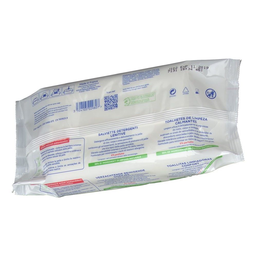 Rückseite der Mustela-Reinigungstücher-Verpackung. Text in mehreren Sprachen. QR-Code und Recycling-Symbole. Haltbarkeitsdatum.