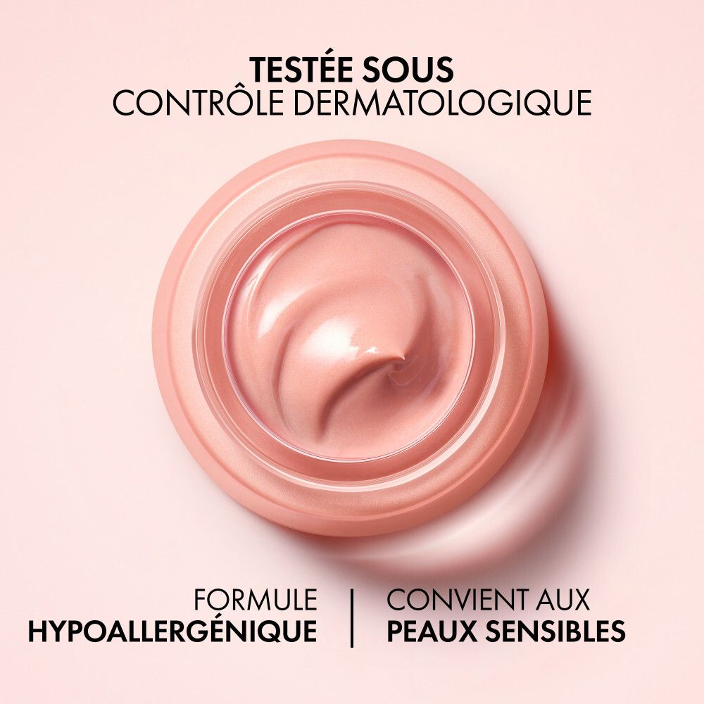 Vue de dessus de la texture de la crème. Texte : Hypoallergénique, convient aux peaux sensibles.