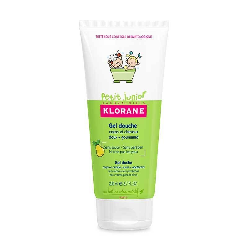 Grüne Tube mit KLORANE Petit Junior Duschgel. Abbildung von Kindern und Birne. Text: Gel douche, sans savon, 200ml.
