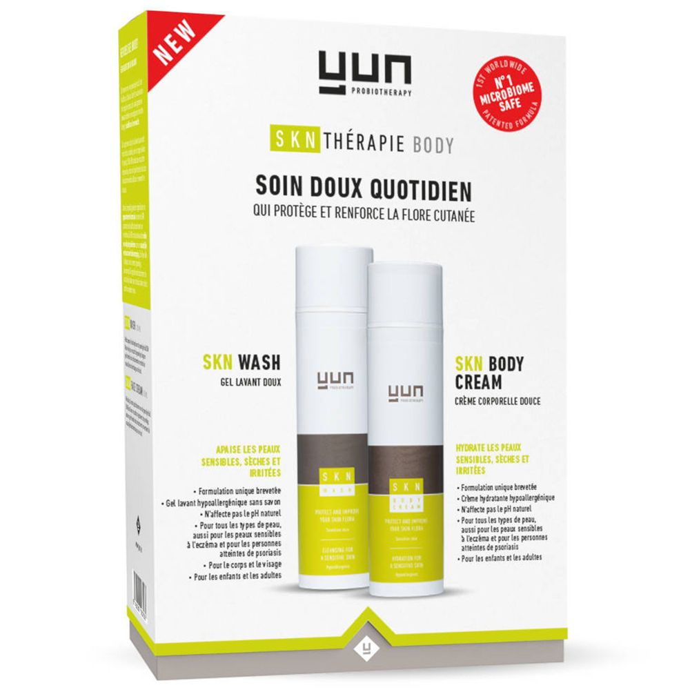 Coffret avec SKN Wash et SKN Body Cream. Flacons blancs, détails marron et vert. Inscription YUN. Texte en français.
