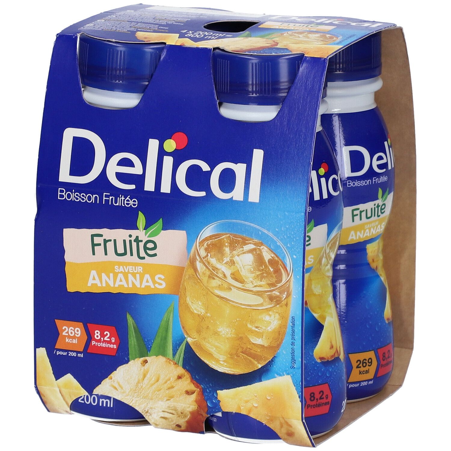 Packung mit vier Flaschen Delical Fruchtdrink Ananas. Blaue Flaschen mit gelbem Etikett und Ananas-Illustration. Kartonverpackung.