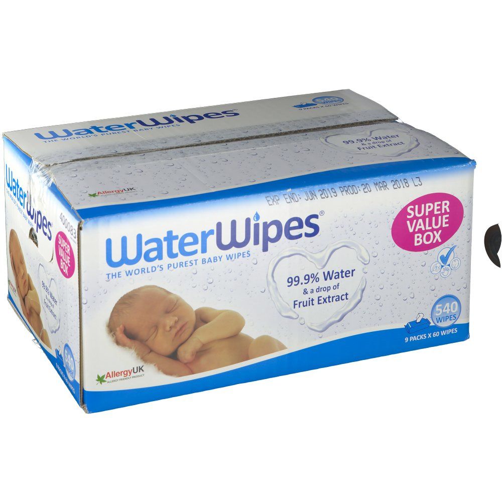 Boîte en carton de lingettes WaterWipes. Inscription : 99,9 % d'eau et extrait de fruits. Super Value Box. 540 lingettes.