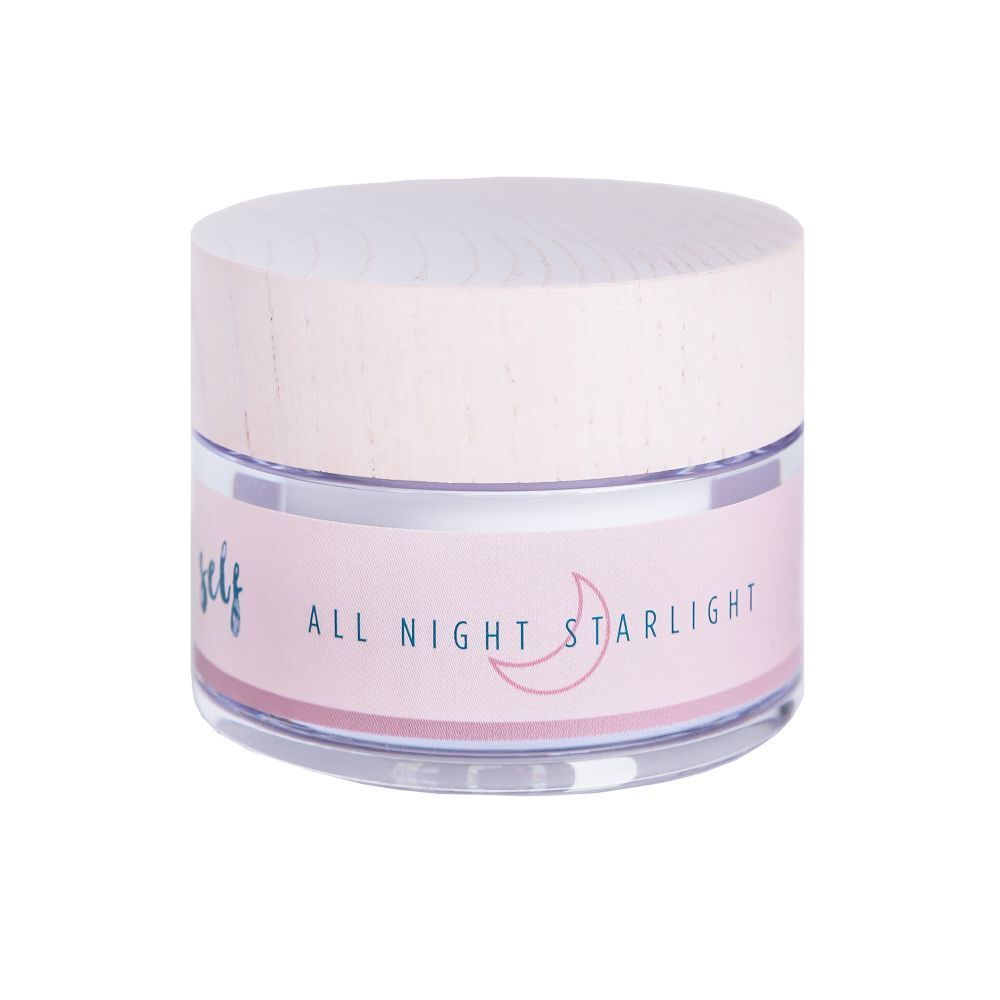 Pot de crème avec couvercle en bois. Inscription : ALL NIGHT STARLIGHT. Symbole de lune. Étiquette rose avec le mot self.