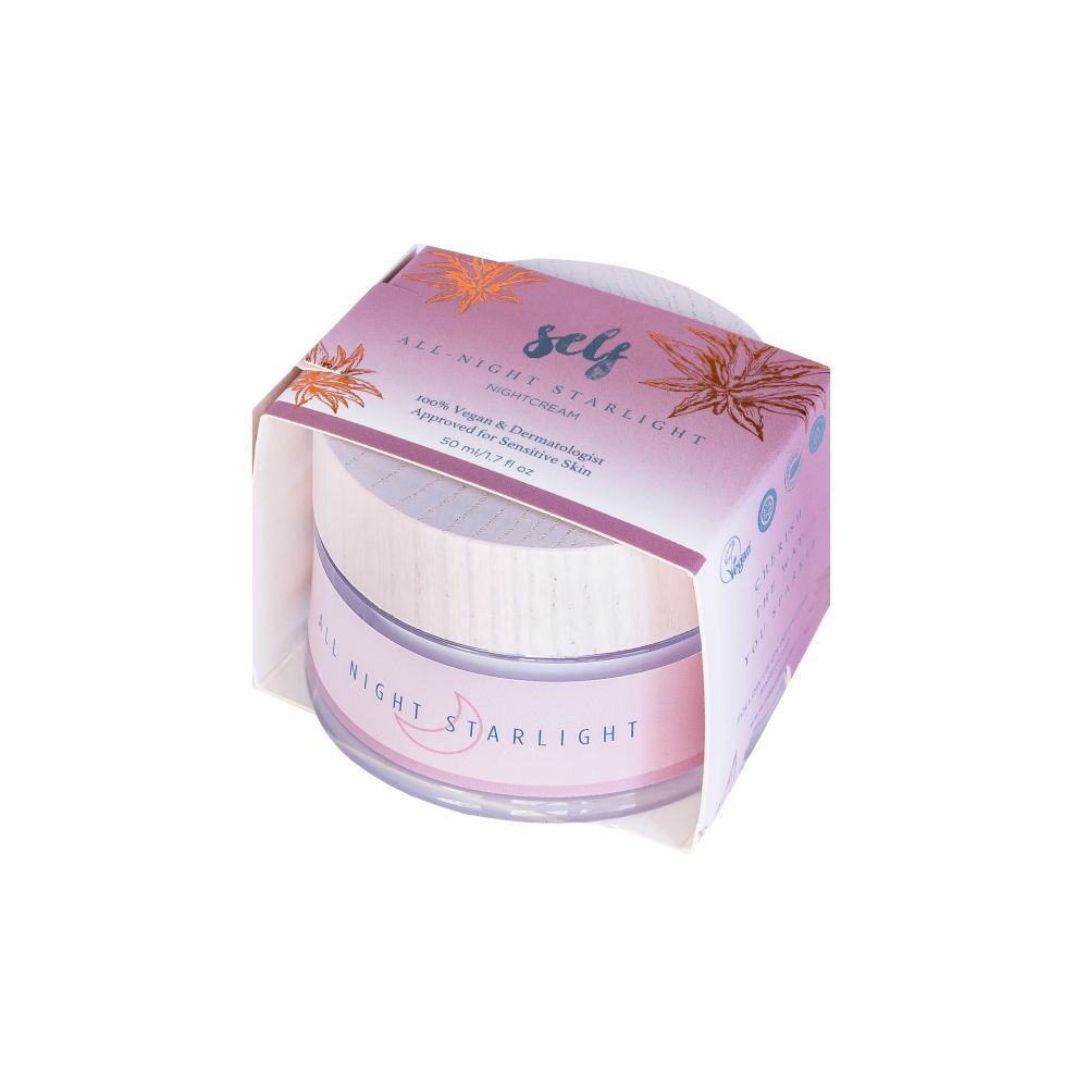 Pot de crème dans son emballage. Inscription : ALL NIGHT STARLIGHT. Étiquette rose. Couvercle en bois. Emballage avec motif floral.