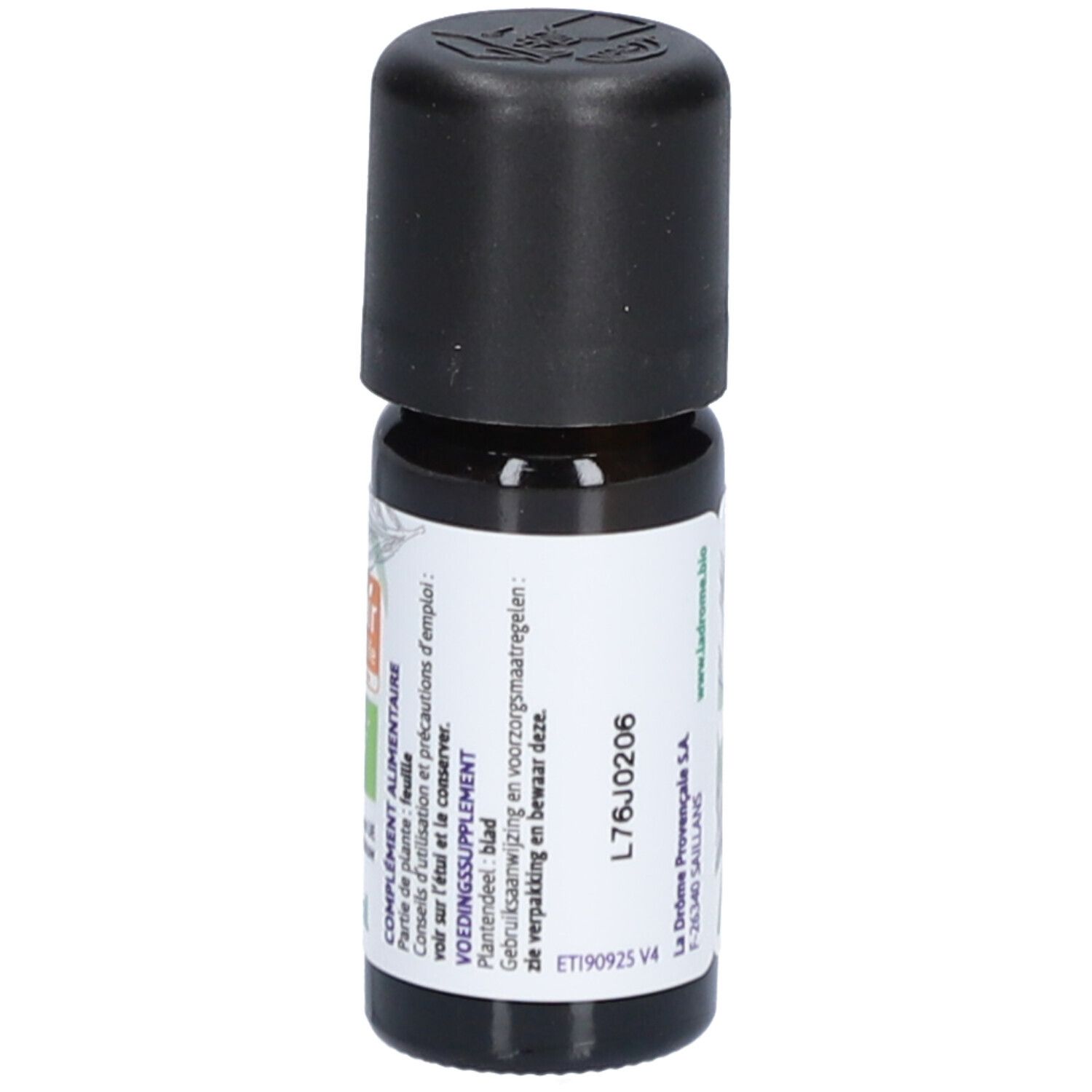 Flacon en verre brun avec bouchon noir. Étiquette avec informations sur le produit et logo. Inscription : Tea Tree.