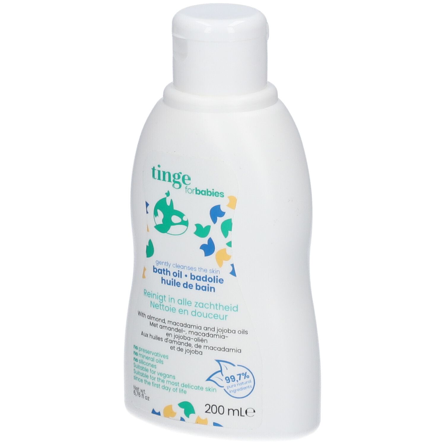 Produktflasche mit Etikett. Aufschrift: tinge bath oil, Cleansing & Nourishing bath oil. Mit Baby-Illustration. Auf Marmor.