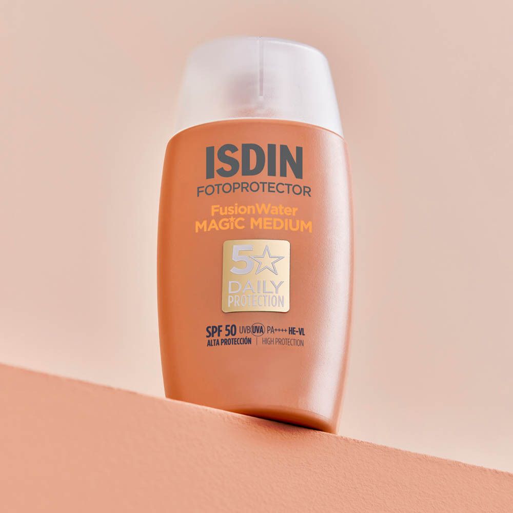 ISDIN Fotoprotector Fusion Water Color Medium. Flacon de crème solaire teintée. SPF 50. Teinte Medium.