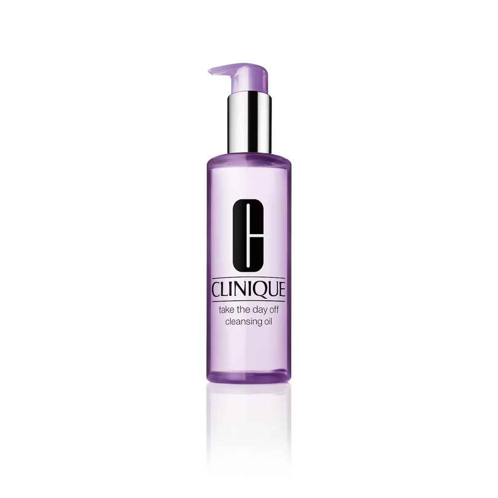 Flacon avec pompe. Inscription CLINIQUE, Take the Day Off cleansing oil. Liquide violet visible.