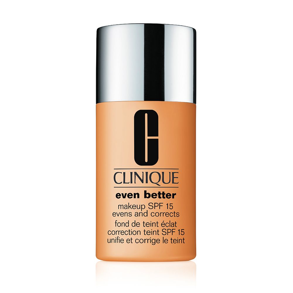 Flacon CLINIQUE Even Better™ Makeup SPF 15. Teinte beige orangé. Bouchon argenté. Logo et texte noirs. Informations produit sur l'étiquette.
