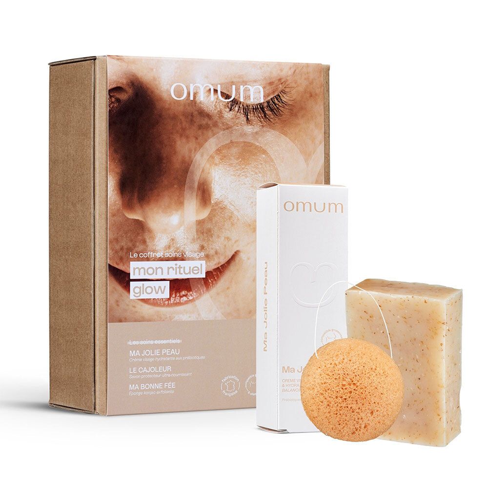 Coffret avec éponge, savon, crème. Inscription: 1,2,3 Bonne mine, omum.