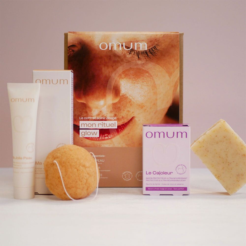 Emballage avec éponge, savon et crème. Inscription: 1,2,3 Bonne mine, omum.