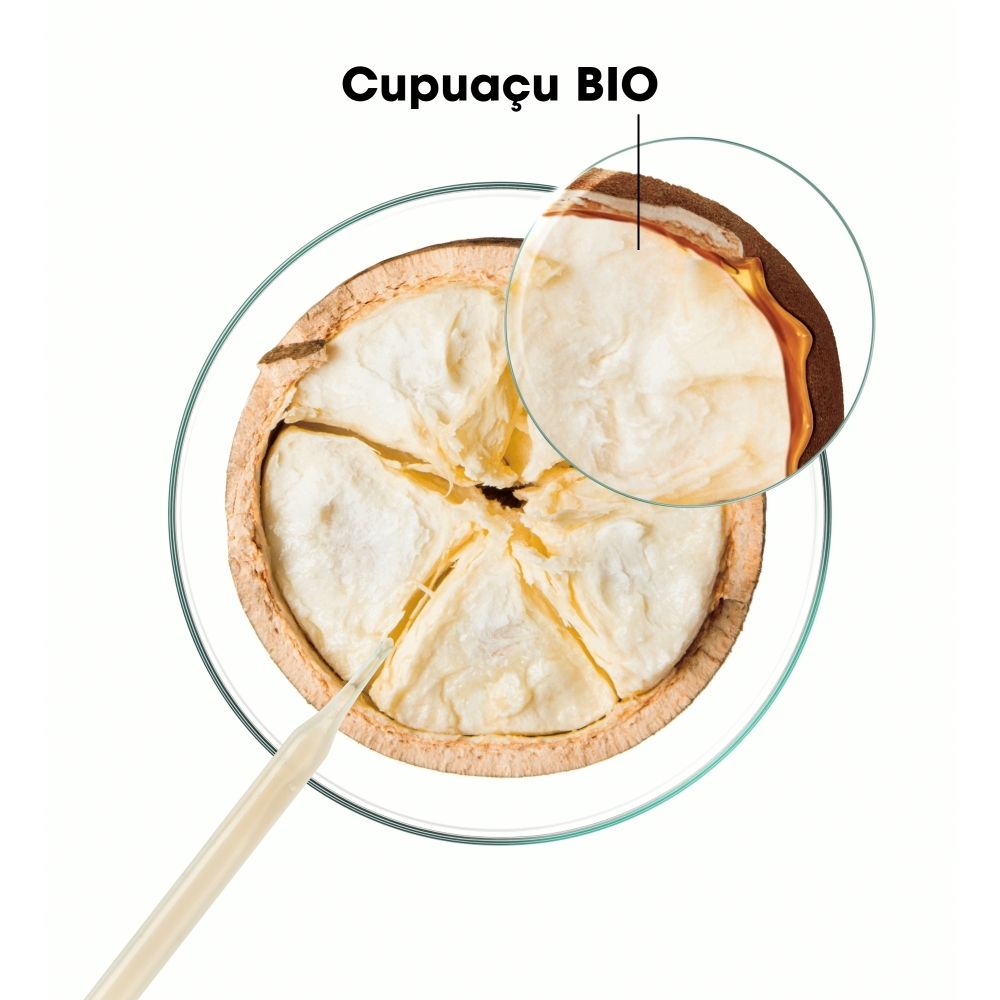 Flacon de shampooing Klorane avec motif Cupuacu et 83% d'ingrédients d'origine naturelle.