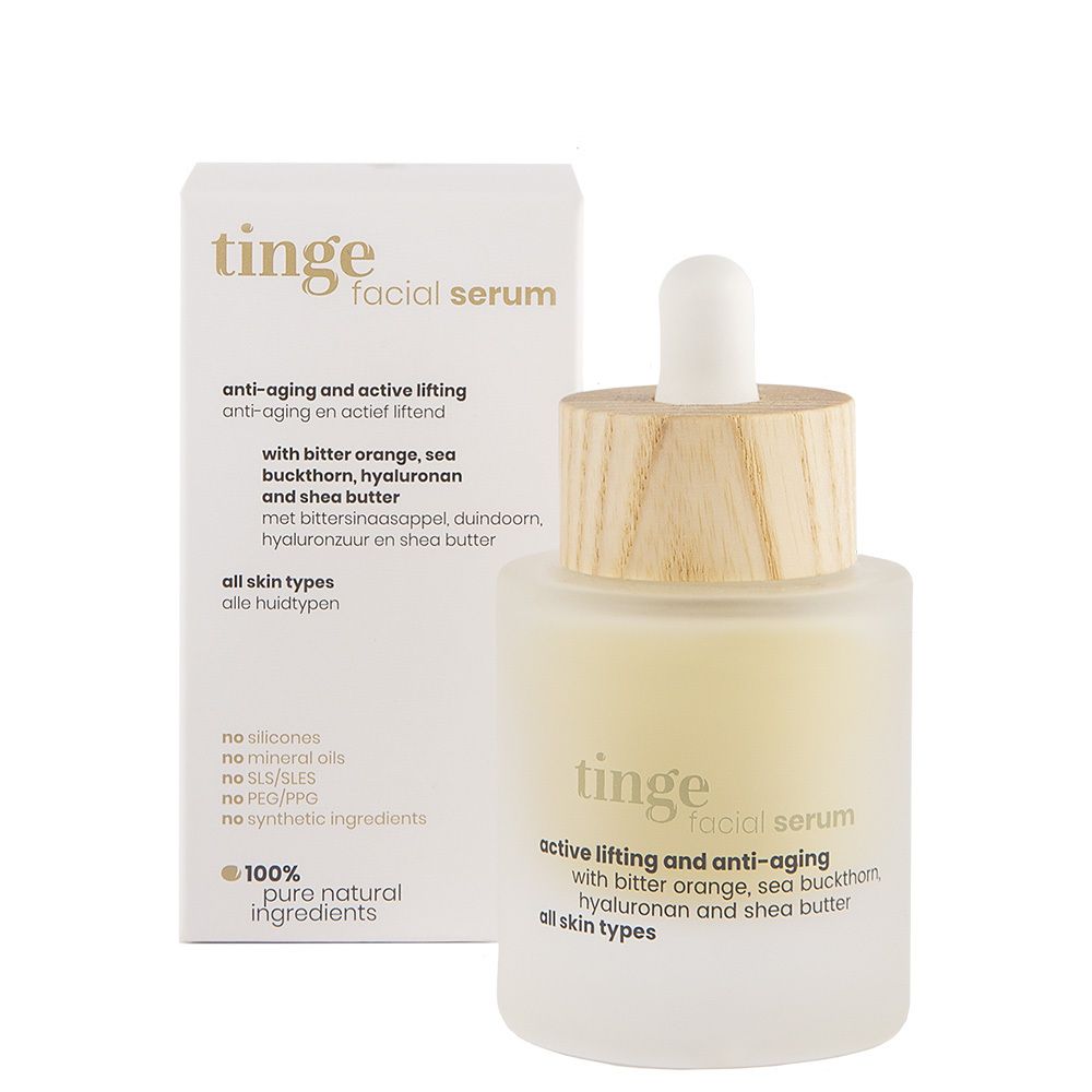 Sérum visage Tinge avec pipette et bouchon en bois, à côté de son emballage.