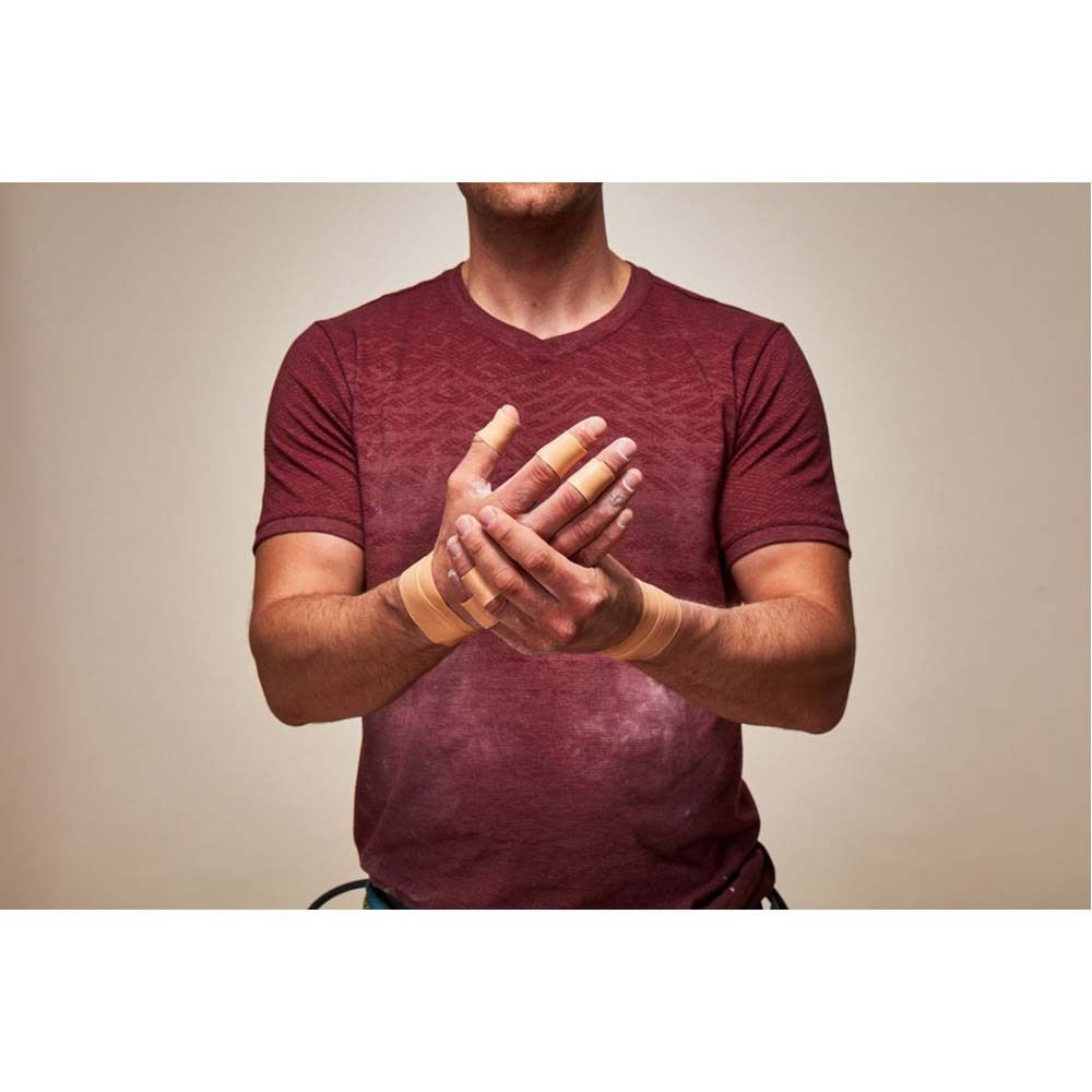 Verpackung von Nexcare active tape. Orange-weiß. Rolle Tape sichtbar. 2,54 cm x 4,57 m.