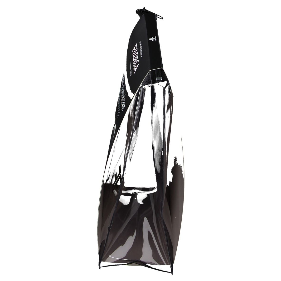 Transparente Verpackung. Schwarze Verpackung im Inneren. Verpackung mit Aufhängung. Enthält Produkte.