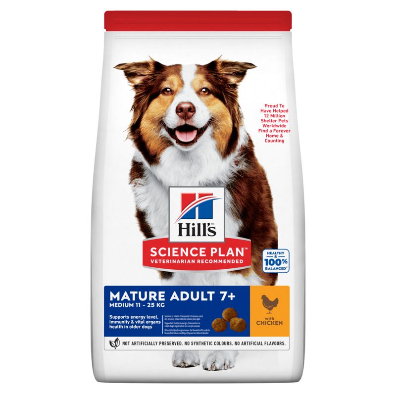 Sac de nourriture pour chiens avec chien. Inscription : Hill's Science Plan Mature Adult 7+ avec poulet. Contient des croquettes.
