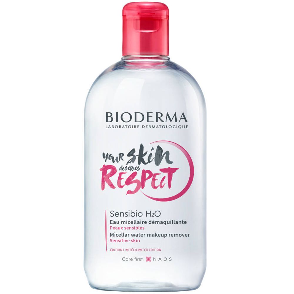 Flacon transparent avec bouchon rose. Inscription: BIODERMA, Sensibio H2O, Micellar Water. Inscription: Your Skin Deserves Respect.