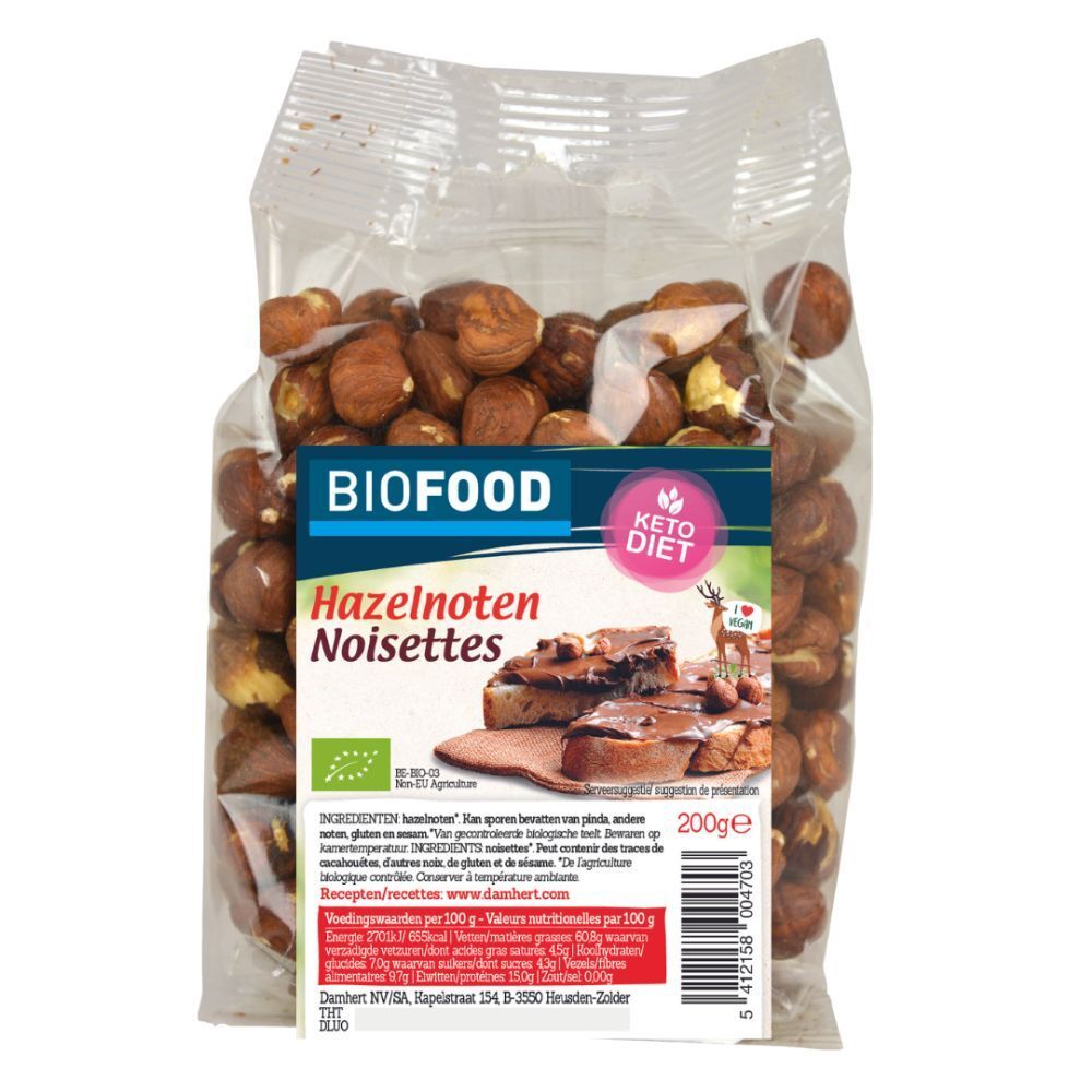 Klare Plastiktüte mit Haselnüssen. BIOFOOD-Etikett mit Produktnamen und Keto-Diät-Logo. 200g.