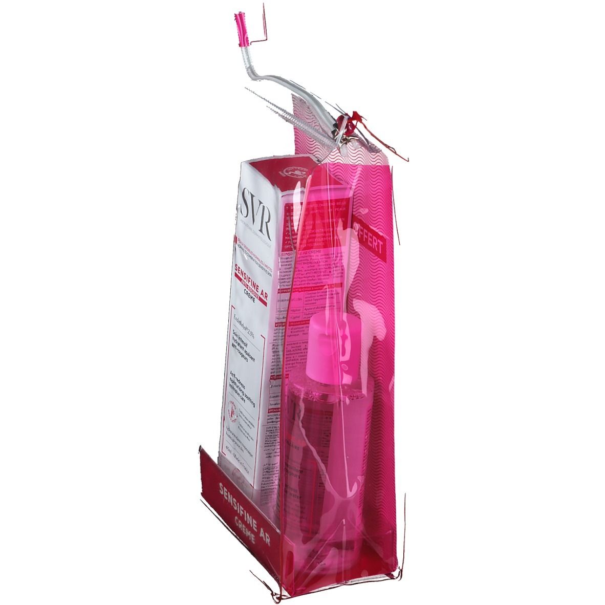 Sac transparent rose avec une boîte blanche et rouge et un flacon transparent. La boîte porte la marque SVR et le nom du produit Sensifine AR.