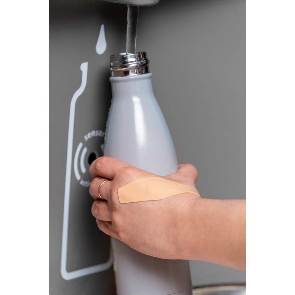 Verpackung mit Nexcare flexiblem Schaumverband active. UV-Schutz und 360° Schutz.