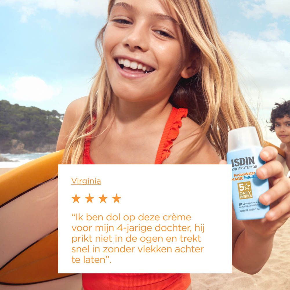 Enfant tenant ISDIN FusionWater. Texte : Évaluation. 5 étoiles. Citation : J'adore cette crème.