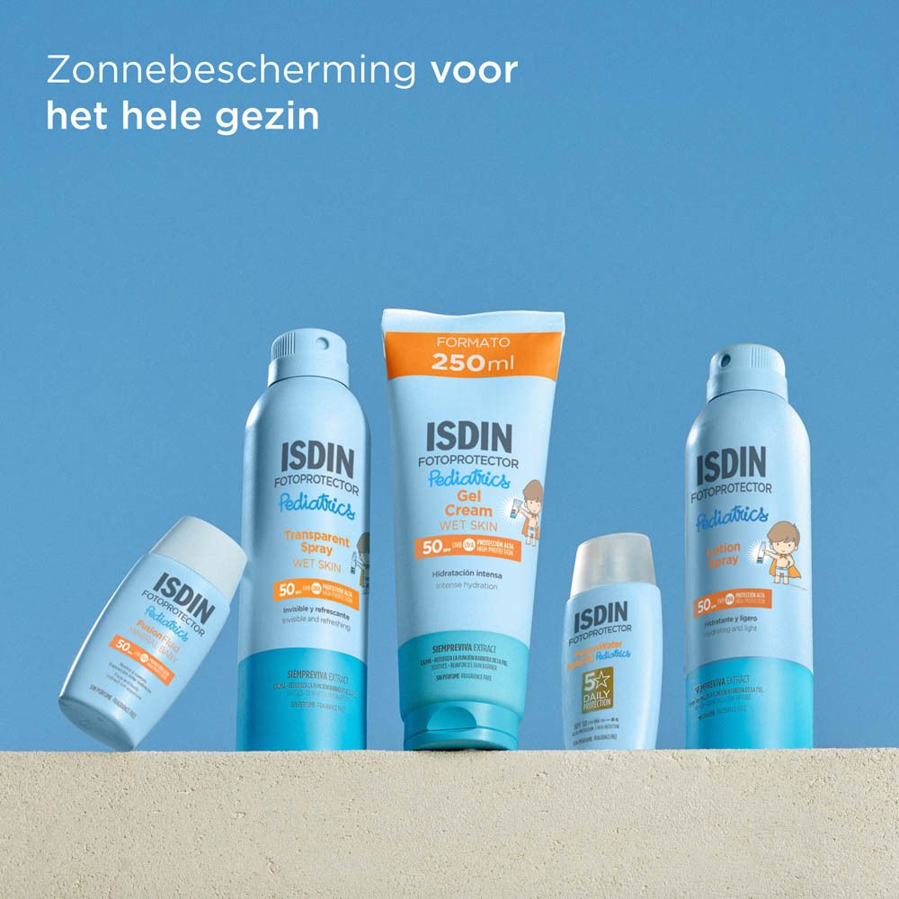 Verschiedene ISDIN-Sonnenschutzprodukte. Text: Sonnenschutz für die ganze Familie. ISDIN.