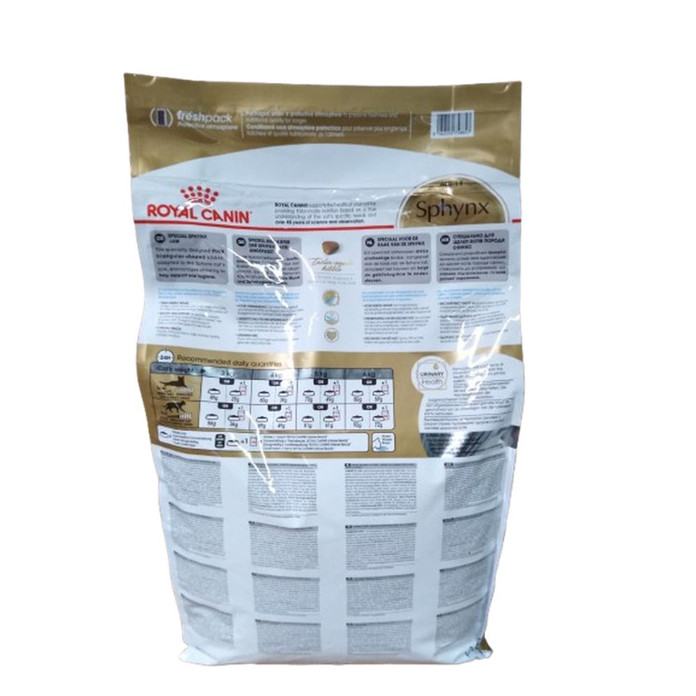 Rückseite des Royal Canin Sphynx Adult Trockenfutter 10kg Beutels mit detaillierten Informationen und Fütterungstabellen.