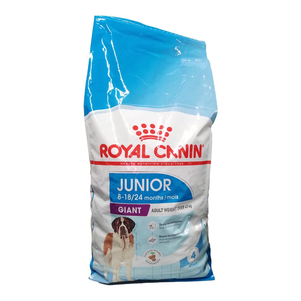 Vorderseite einer Tüte Royal Canin Junior Giant Hundefutter mit Hundebild und Produktmerkmalen.