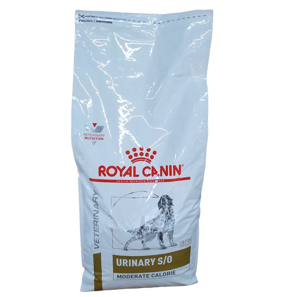 Rückseite einer Tüte Royal Canin Urinary S/O Moderate Calorie Hundefutter mit Nährwertangaben.