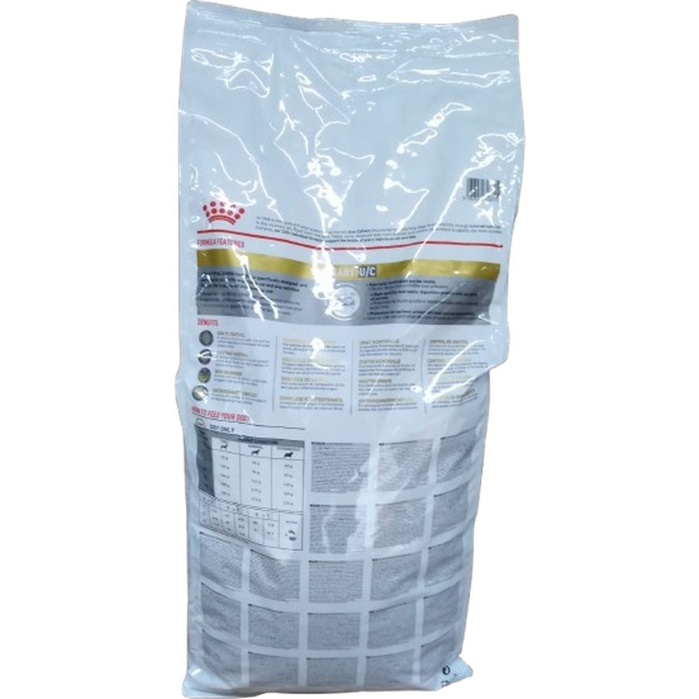 Rückseite eines Royal Canin Veterinary Urinary U/C Hundefutter-Sacks mit Nährwertangaben.