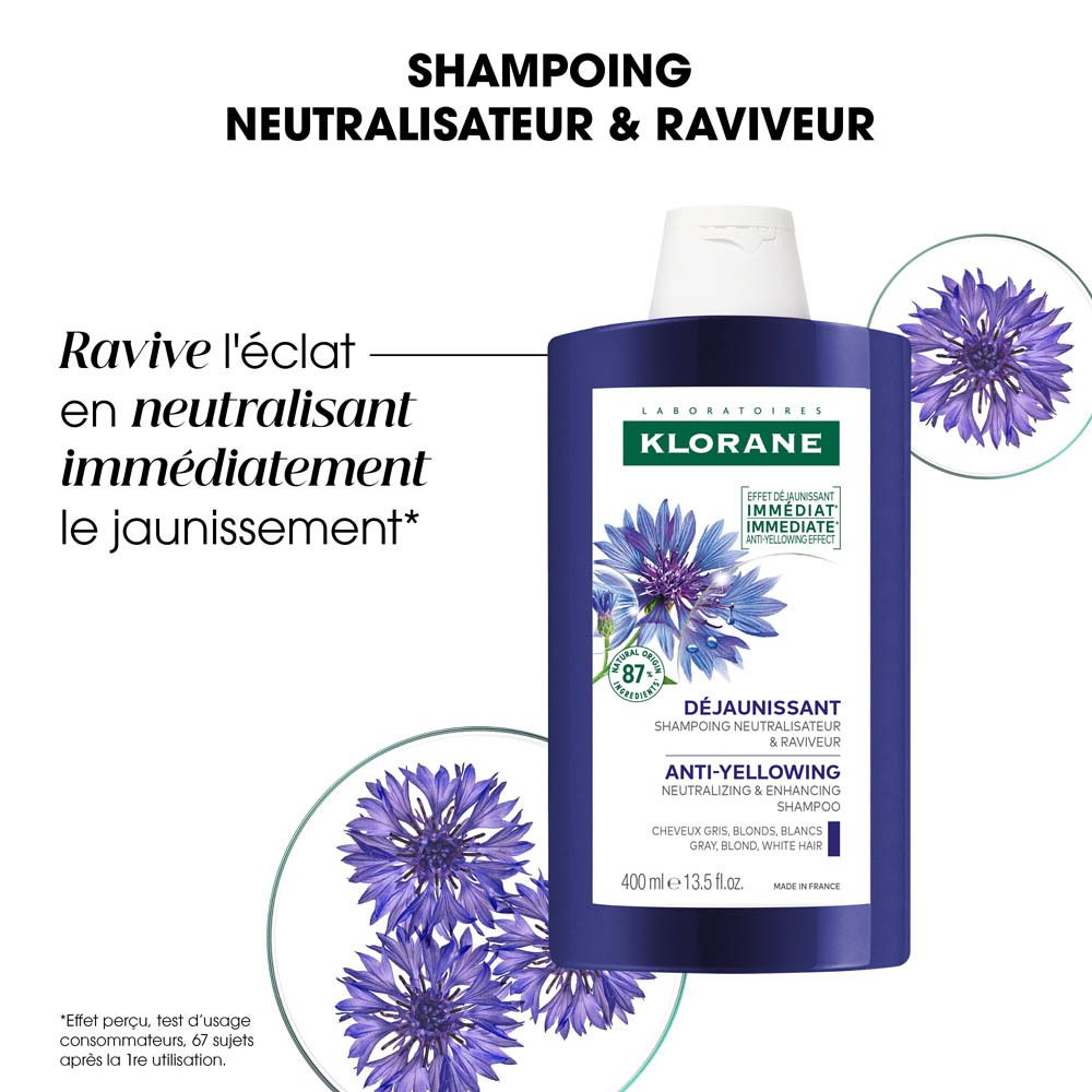 Flacon de shampooing avec bleuets. Texte : Klorane, shampooing anti-jaunissement. Neutralisation et éclat immédiats.