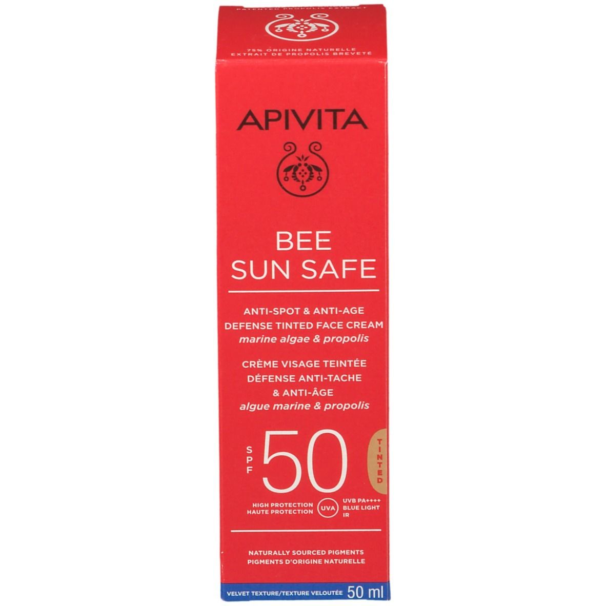 Boîte rouge avec texte blanc. Inscription: APIVITA, BEE SUN SAFE, Anti-taches & Anti-âge, crème teintée visage, SPF 50. 50 ml.