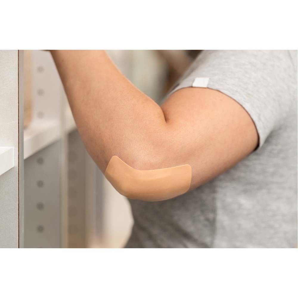 Verpackung mit Nexcare flexiblem Schaumverband MAX. Enthält 5 Pflaster. Orange-weißes Design.