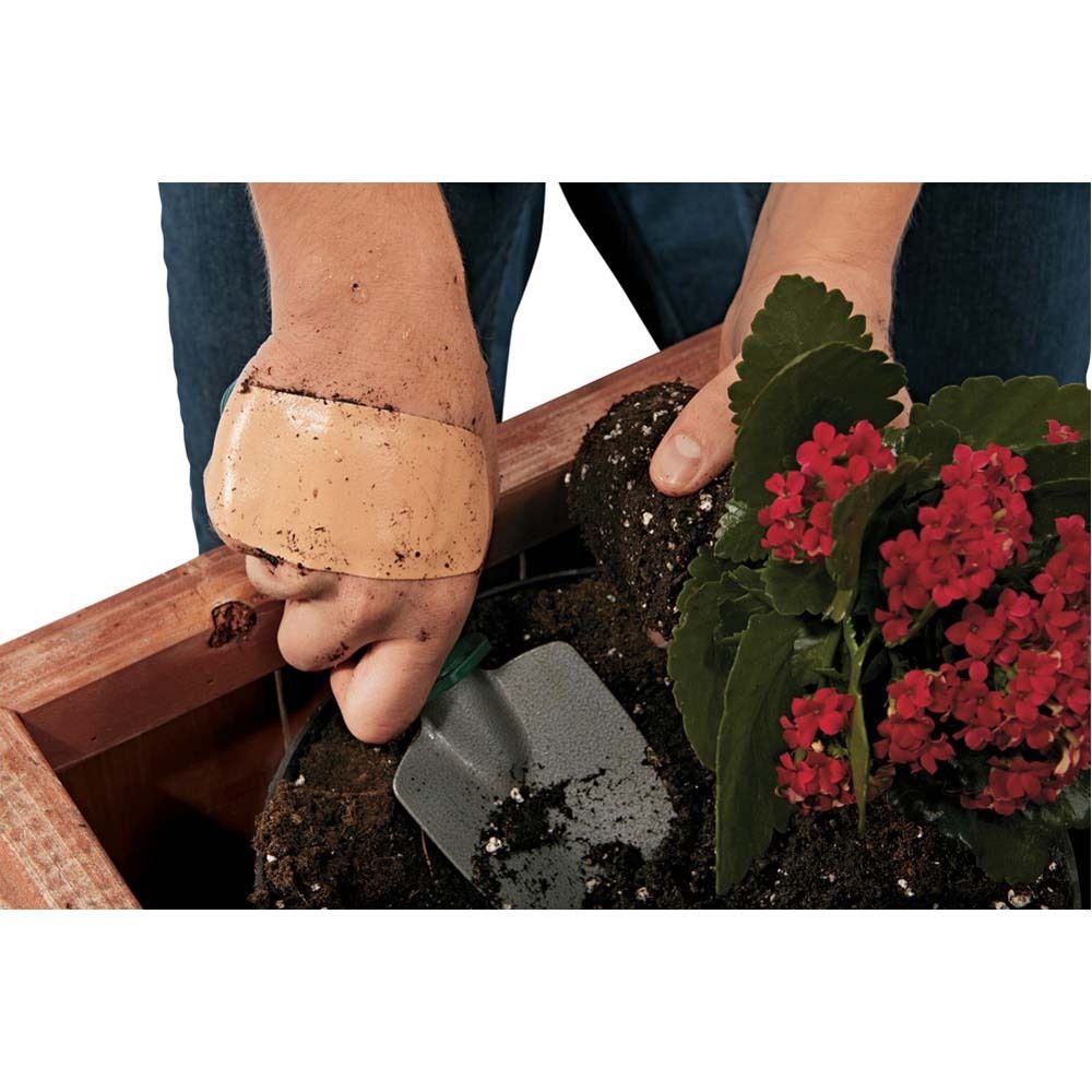 Verpackung mit Nexcare flexiblem Schaumverband MAX. Enthält 5 Pflaster. Orange-weißes Design.