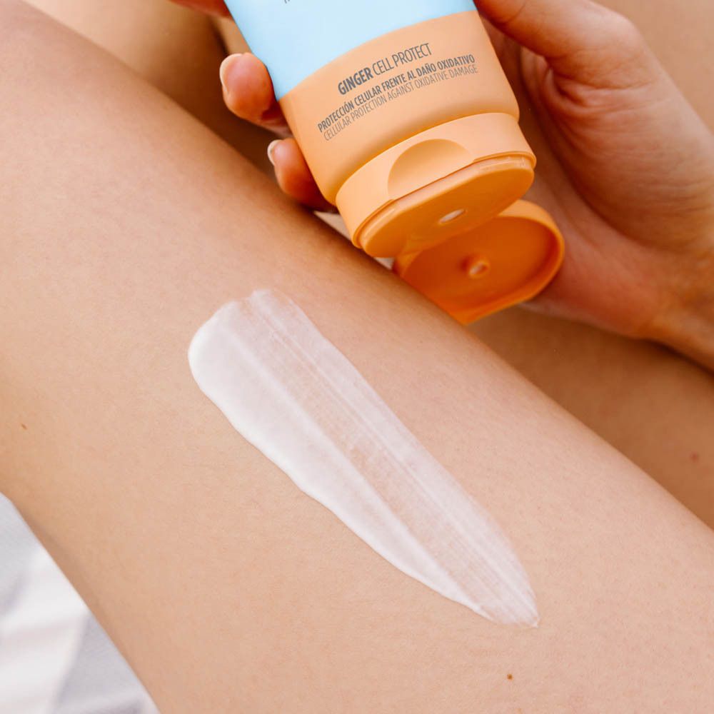 ISDIN Fotoprotector Gel Cream, 250ml. Tube. Vue de face. Fond blanc.