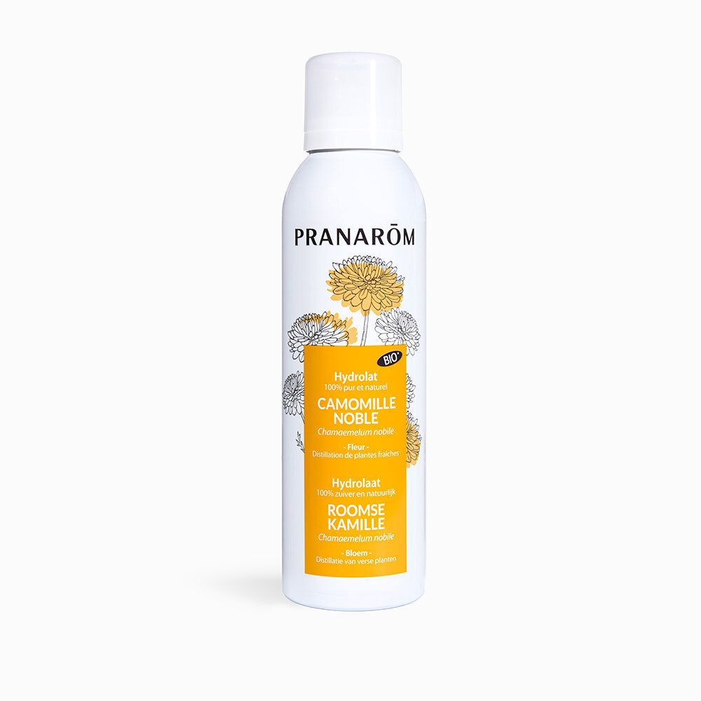 Flacon spray blanc avec étiquette jaune. Inscription: PRANAROM, Camomille Noble, Hydrolat.