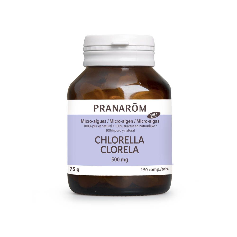 Braune Glasflasche mit weißem Deckel. Etikett mit Produktnamen, Marke und Bio-Siegel. Enthält Chlorella-Tabletten.